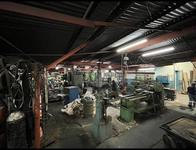 1,400M² WORKSHOP FOR SALE IN VULCANIA